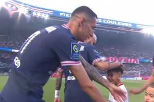 帥是一種感覺(jué)！內馬爾的經(jīng)典慶祝動(dòng)作！