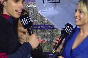 卡拉菲奧里女友標記領(lǐng)地的視頻，看一次笑一次??