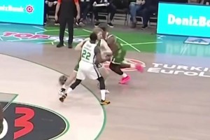 街訪(fǎng)：誰(shuí)在NBA罰球中投失的“三不沾”最多？意想不到！