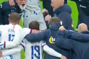 美加墨，哈寶他來(lái)了！挪威4-1意大利出線(xiàn)，時(shí)隔27年重返世界杯