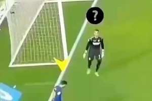 實(shí)拍薩巴倫卡與安東內拉聊天，梅西老婆這一對比感覺(jué)好嬌小~