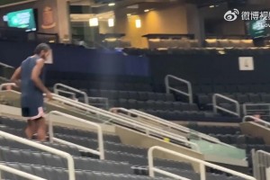 小卡今天在TD北岸花園球館進(jìn)行大量爬樓梯訓練，看來(lái)快復出了