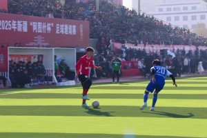 中國足球在新疆！在這座球場(chǎng)不允許你這么秀??