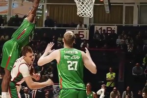 這是什么怪物？慢鏡頭看這記“死亡”隔扣！飛的有夠遠的！