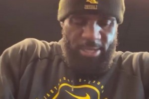 文班亞馬恐怖如斯！2米26的身高，還具備這樣的柔韌性！