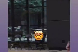 太夸張了！東契奇籃下單手甩狙，籃球貫穿全場(chǎng)94英尺精準入筐??