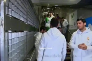 攝像頭就在那！C羅問(wèn)迭戈-洛佩斯：你植了3600根頭發(fā)是嗎？