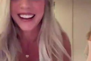 選秀大會(huì )一襲紅裙身材爆火！猛龍新秀博伊爾斯女友與朋友合拍??