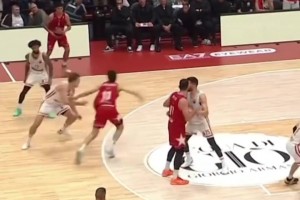 換球鞋換上癮了！庫里賽前訓練換上了耐克的便士2代