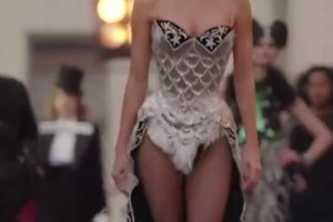 ??肯豆·詹娜為好萊塢大秀開(kāi)場(chǎng)，這大體格符合吧友審美不？