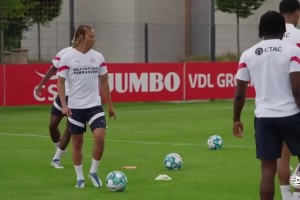 好幾個(gè)成長(cháng)為頂級球隊的核心！埃因霍溫多年前的1V1訓練！