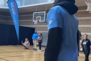 ??太慘了！快船過(guò)去10場(chǎng)只贏(yíng)了1場(chǎng)，美媒：為快船球迷祈禱~！